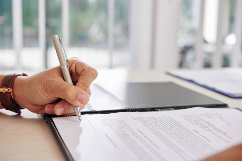 Person signing a contract with a licensed money lender in Singapore