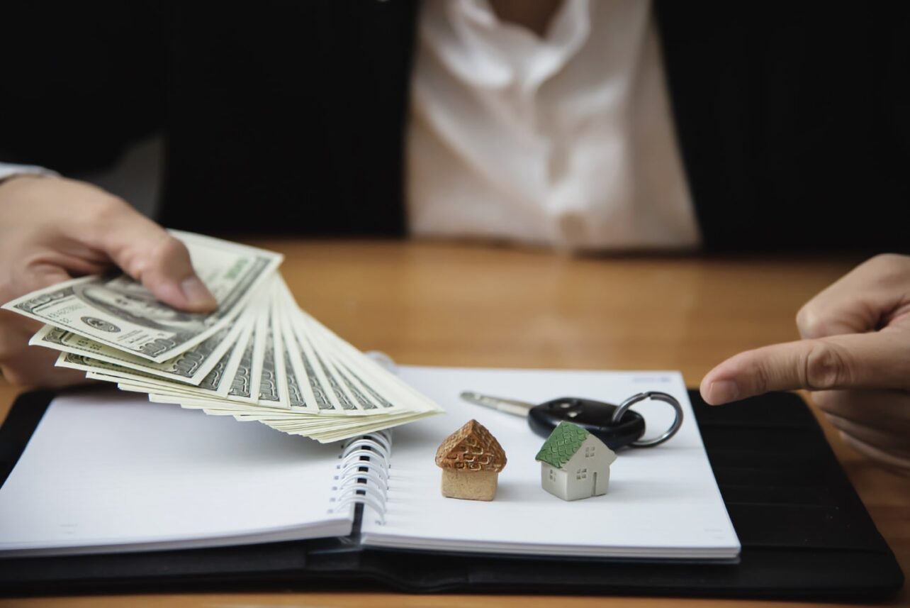 Home loan agreement with cash and keys