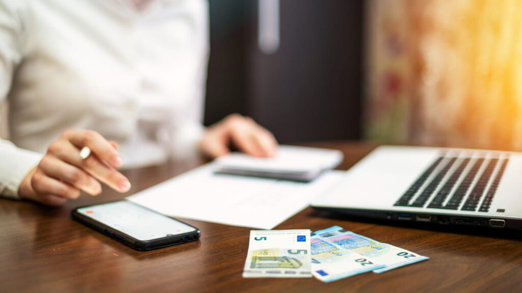Payday loans application with quick cash payout