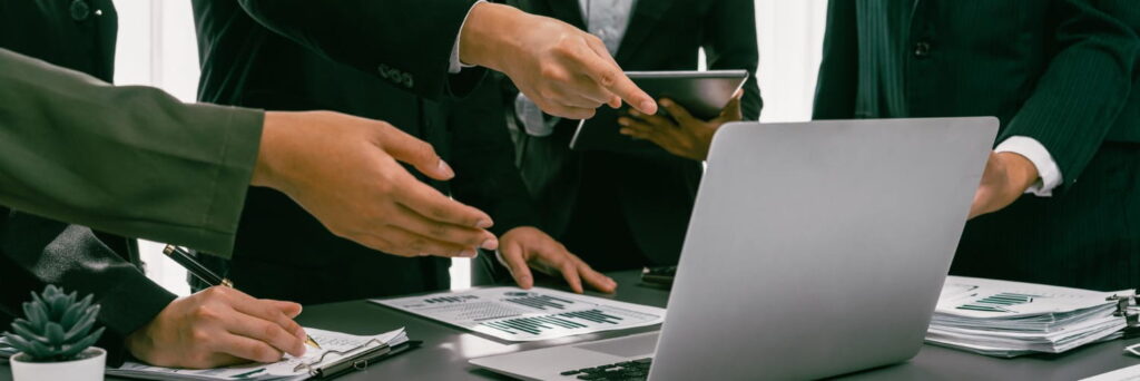 yndicated loan deal discussion in office